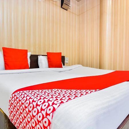 Oyo 46152 Hotel Neelam Karnāl Buitenkant foto