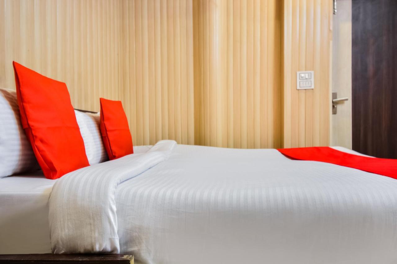 Oyo 46152 Hotel Neelam Karnāl Buitenkant foto