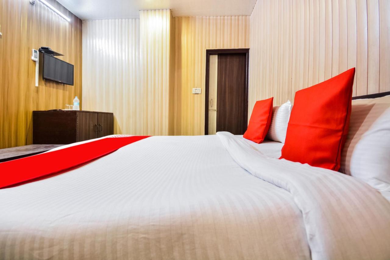 Oyo 46152 Hotel Neelam Karnāl Buitenkant foto