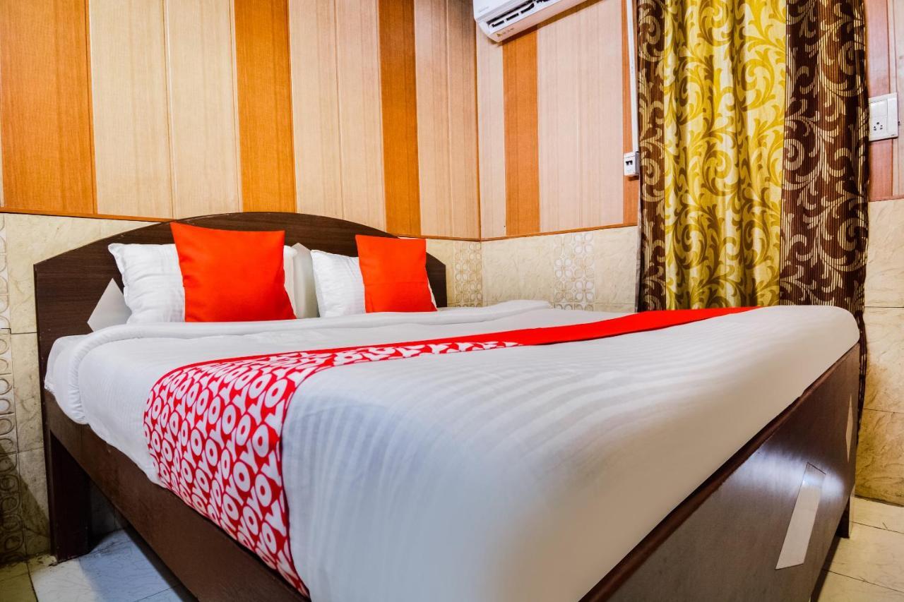 Oyo 46152 Hotel Neelam Karnāl Buitenkant foto