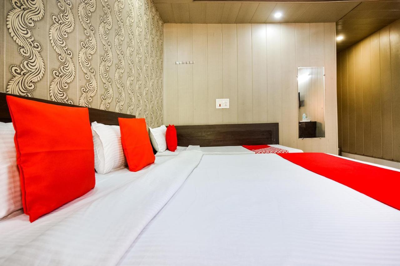 Oyo 46152 Hotel Neelam Karnāl Buitenkant foto