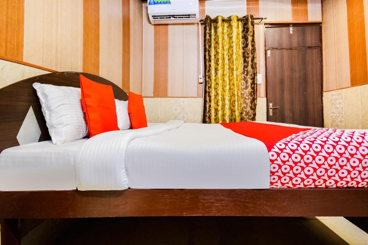 Oyo 46152 Hotel Neelam Karnāl Buitenkant foto