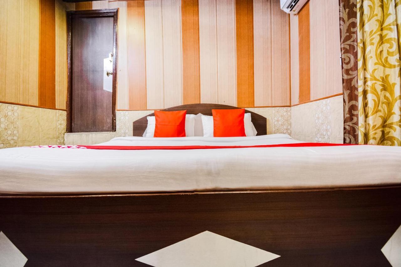 Oyo 46152 Hotel Neelam Karnāl Buitenkant foto