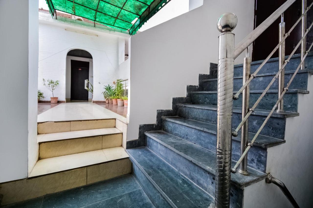 Oyo 46152 Hotel Neelam Karnāl Buitenkant foto